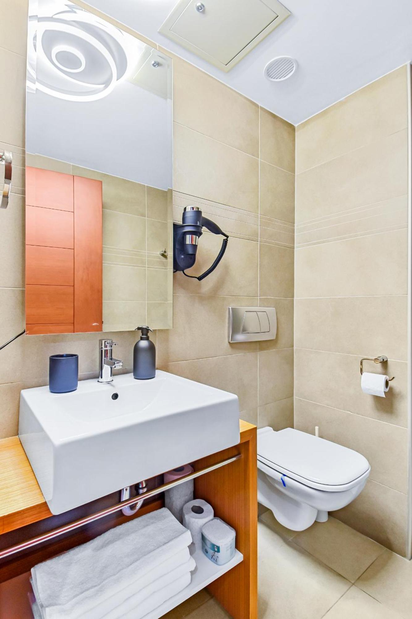 Central Deluxe By Rh Living Βουκουρέστι Εξωτερικό φωτογραφία